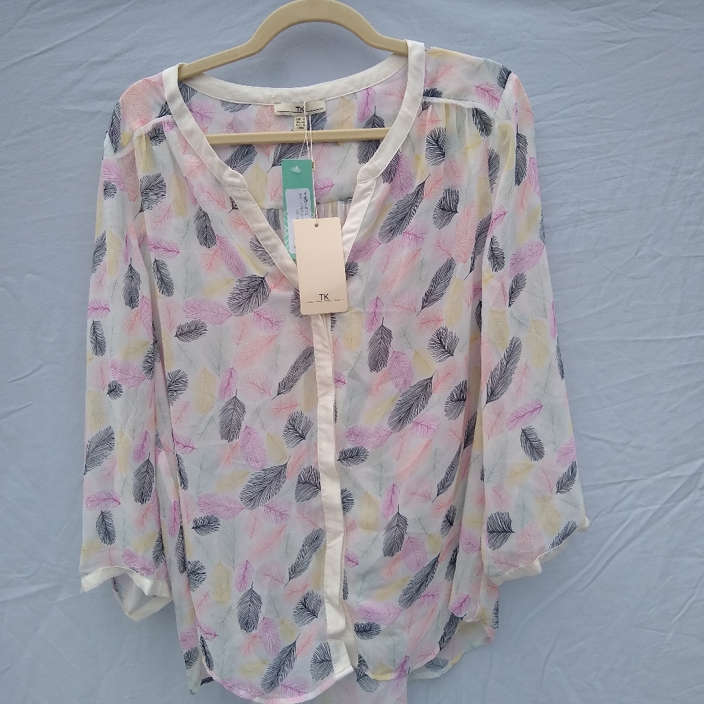 TK /  Stitchfix feather print women's blouse NWT